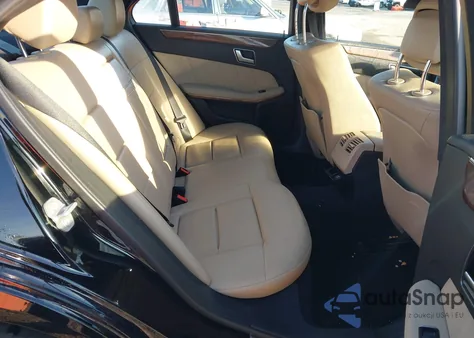 2013 Mercedes-Benz E 350 z USA, uszkodzony, nr VIN WDDHF5KB3DA721433